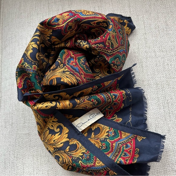 Oscar de la Renta Accessories - Oscar de la Renta 100% silk baroque print scarf